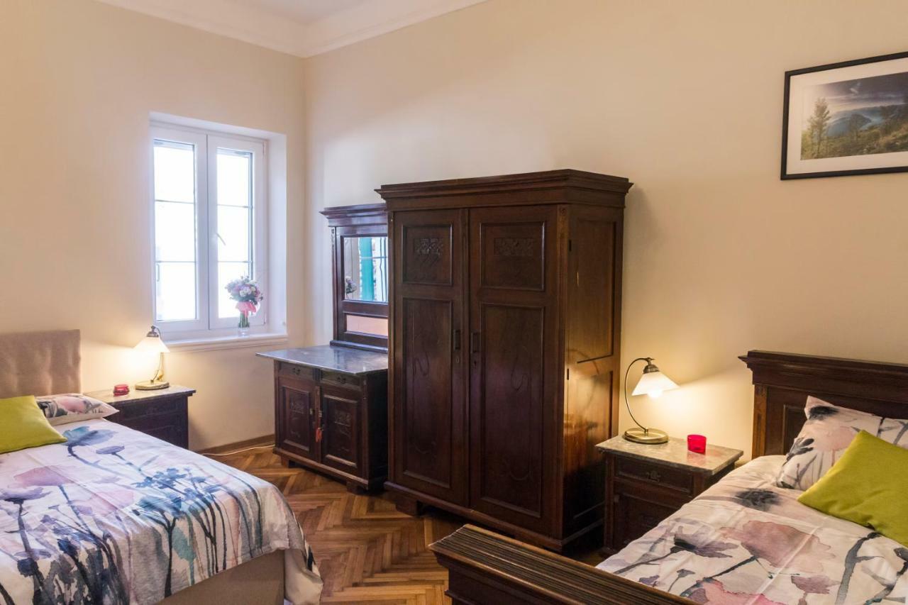 Apartman Natalia Тиват Екстериор снимка
