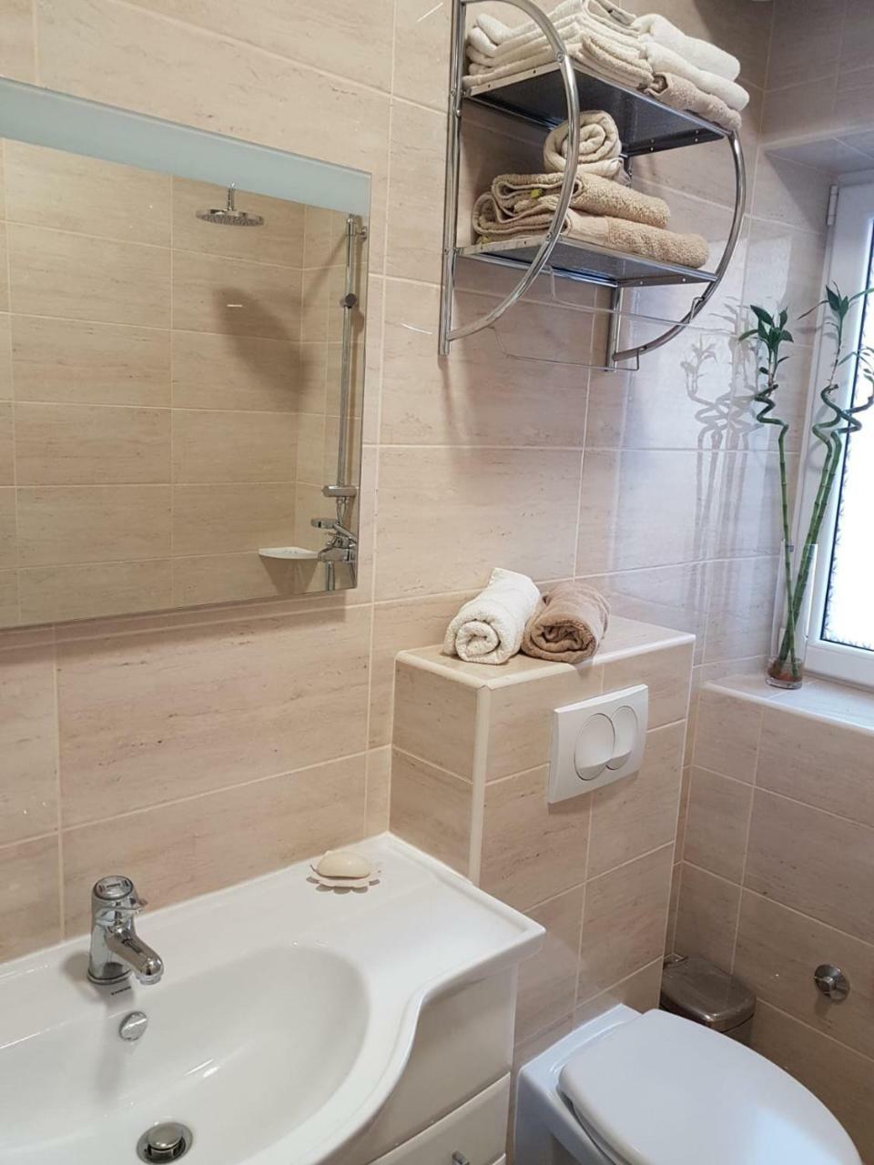 Apartman Natalia Тиват Екстериор снимка